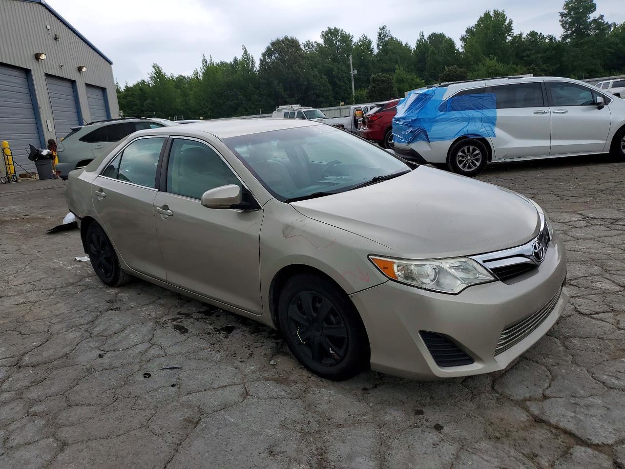 2013 Toyota Camry Le - Image 4