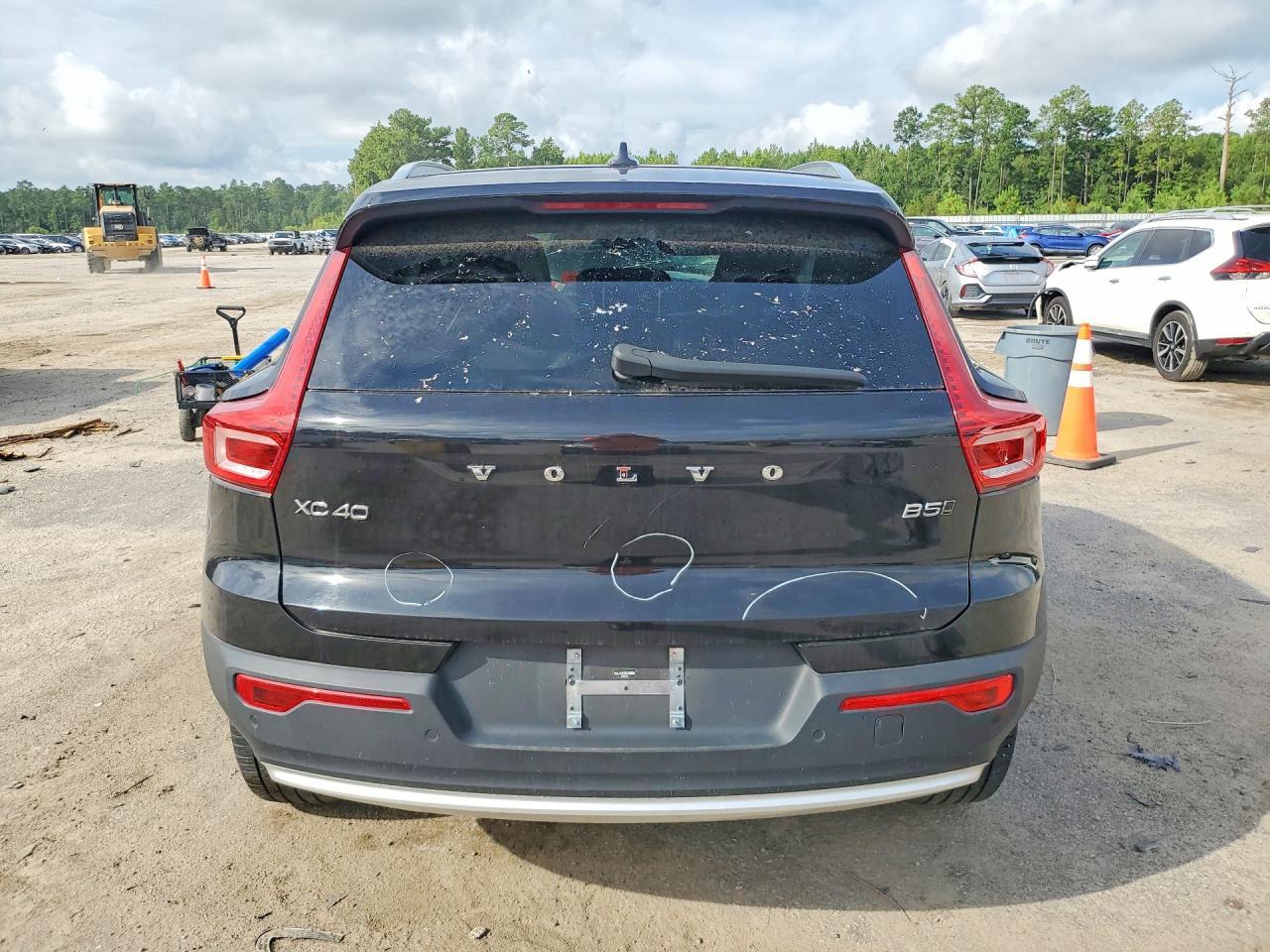 2025 Volvo Xc40 Plus - Image 6