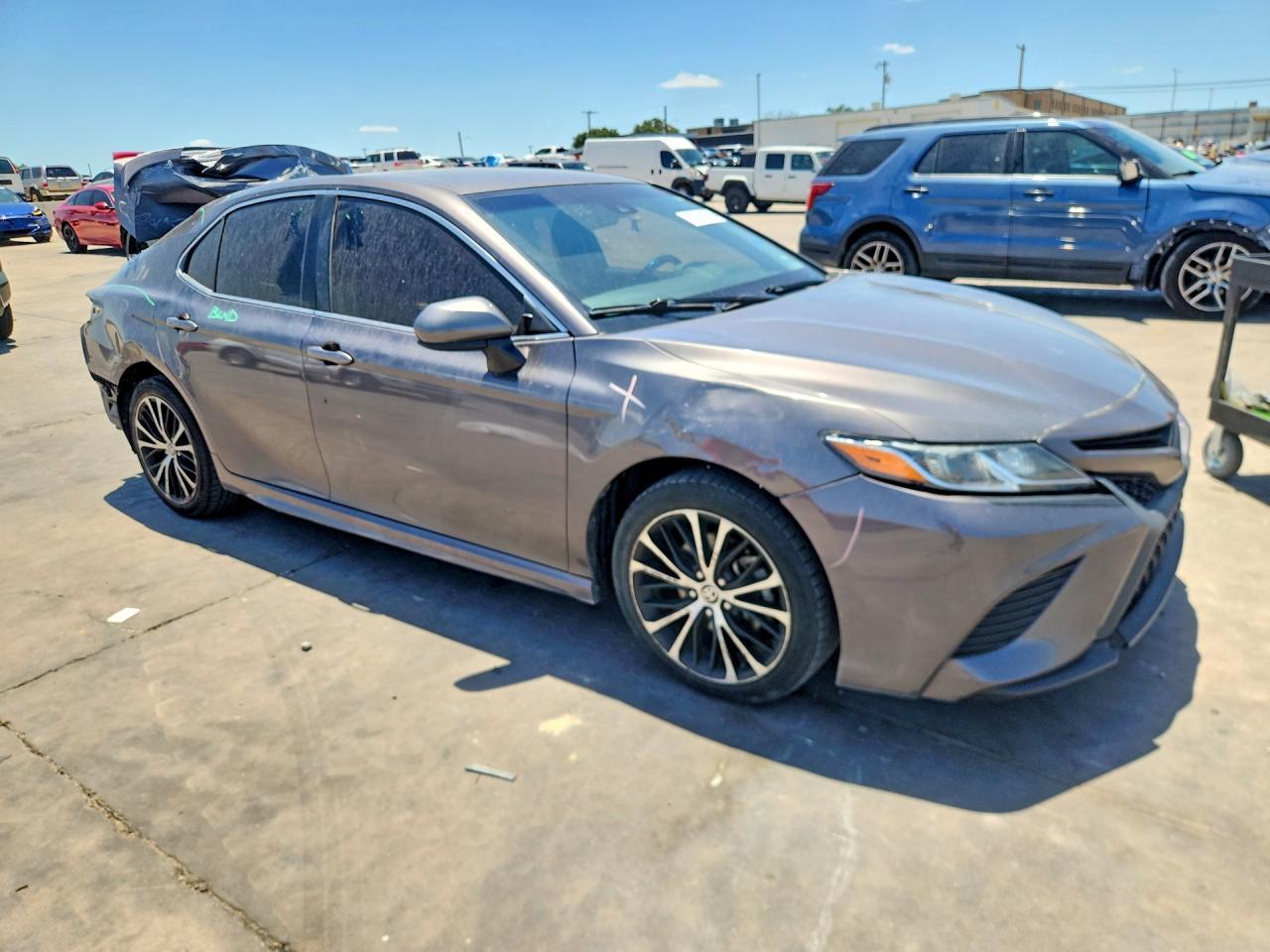 2020 Toyota Camry Se - Фото 4