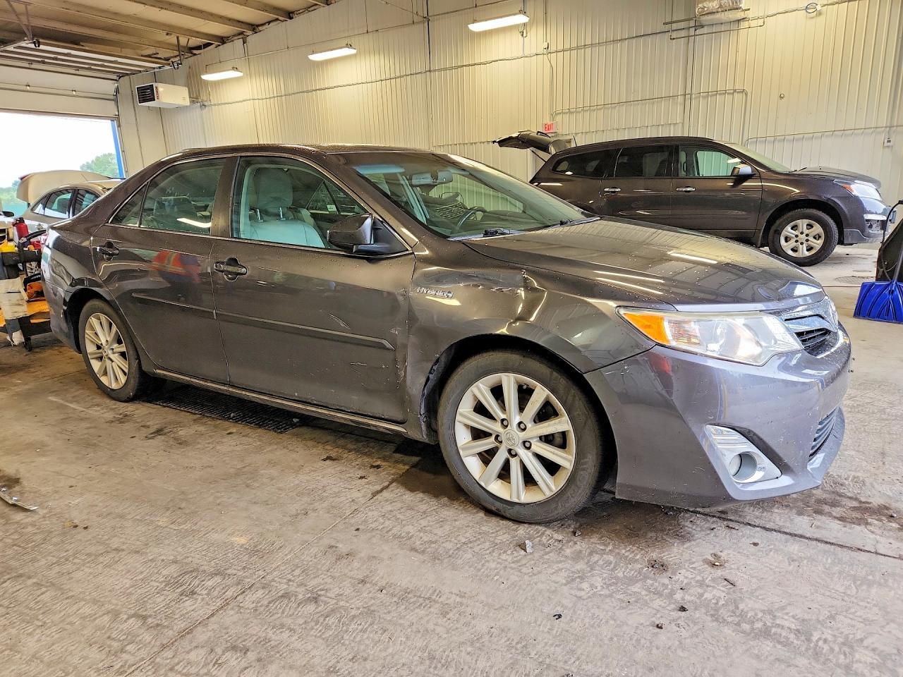 2014 Toyota Camry Hybrid Xle - Image 4