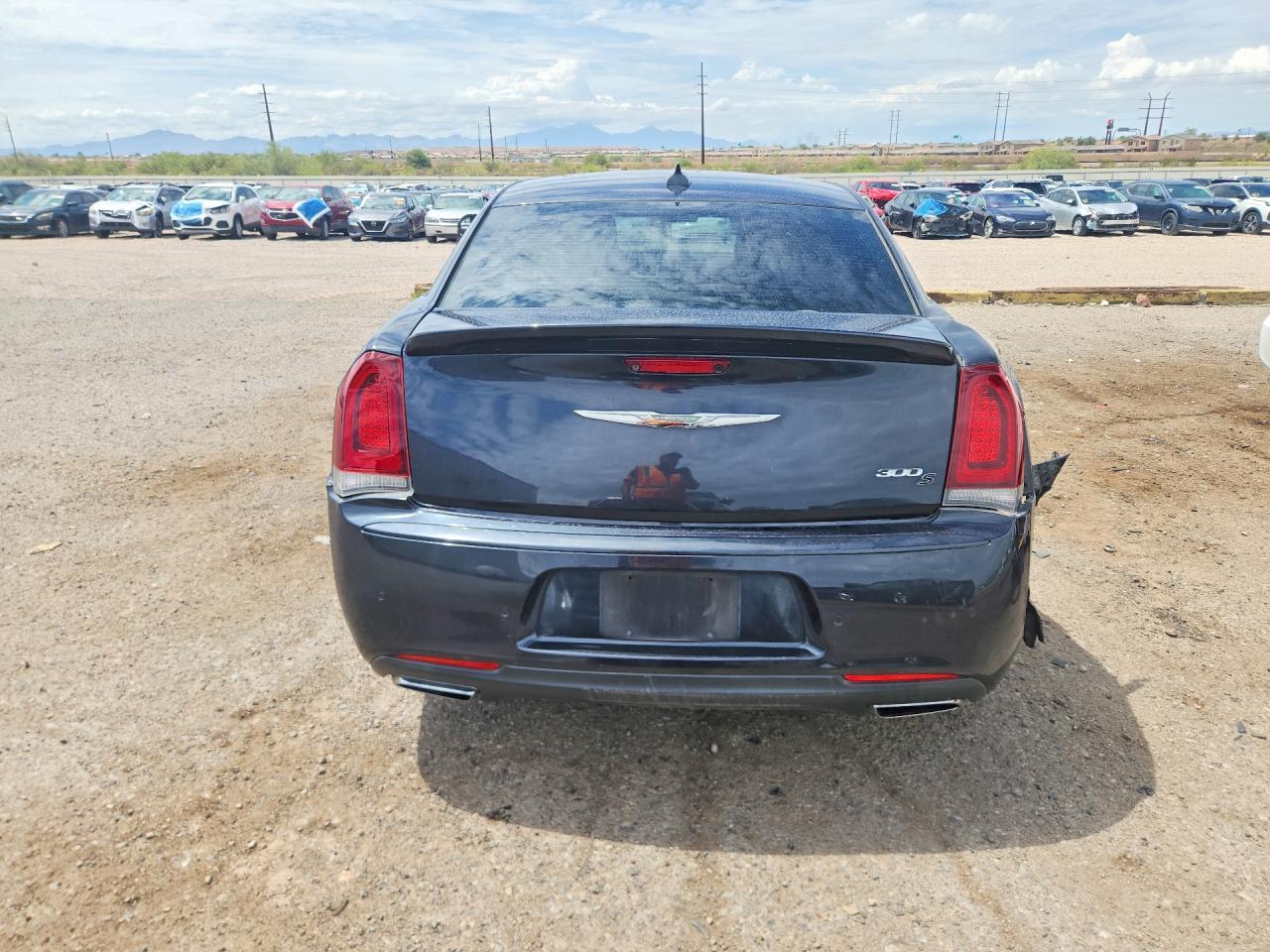 2018 Chrysler 300 S - Image 6