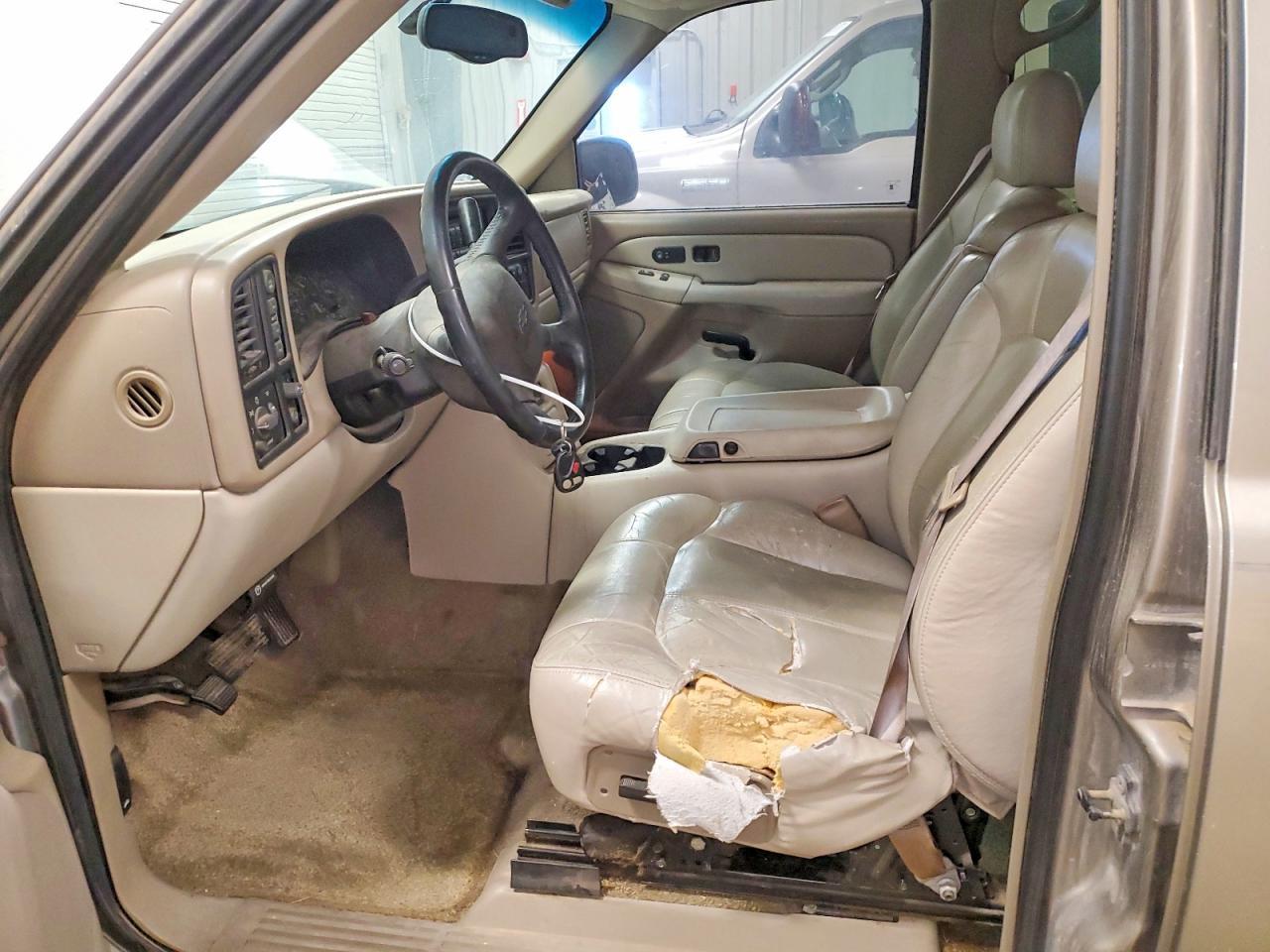 2001 Chevrolet Suburban K1500 - Image 7