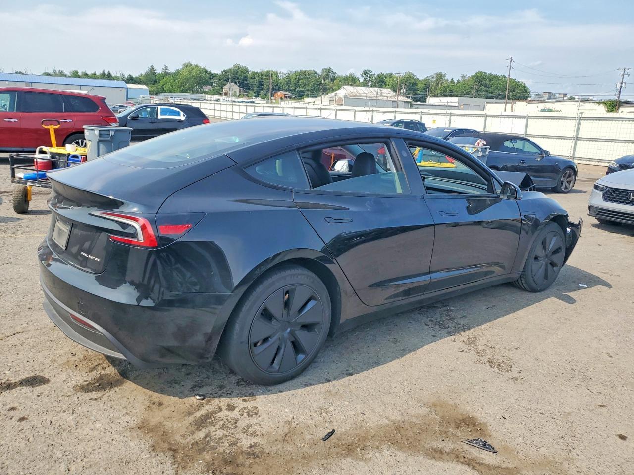 2024 Tesla Model 3 - Фото 3