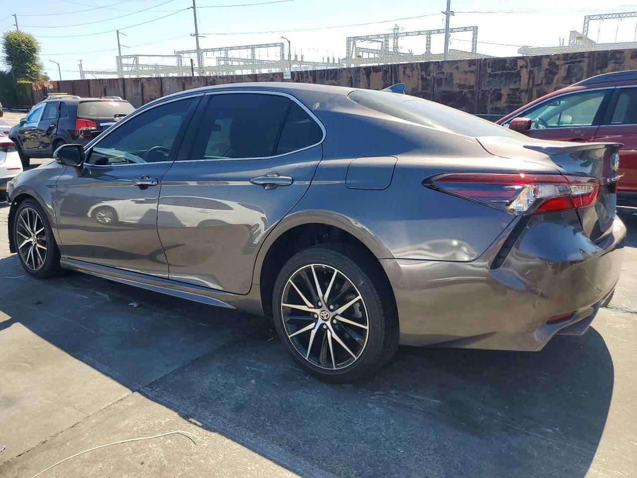 2023 Toyota Camry Se - Фото 2