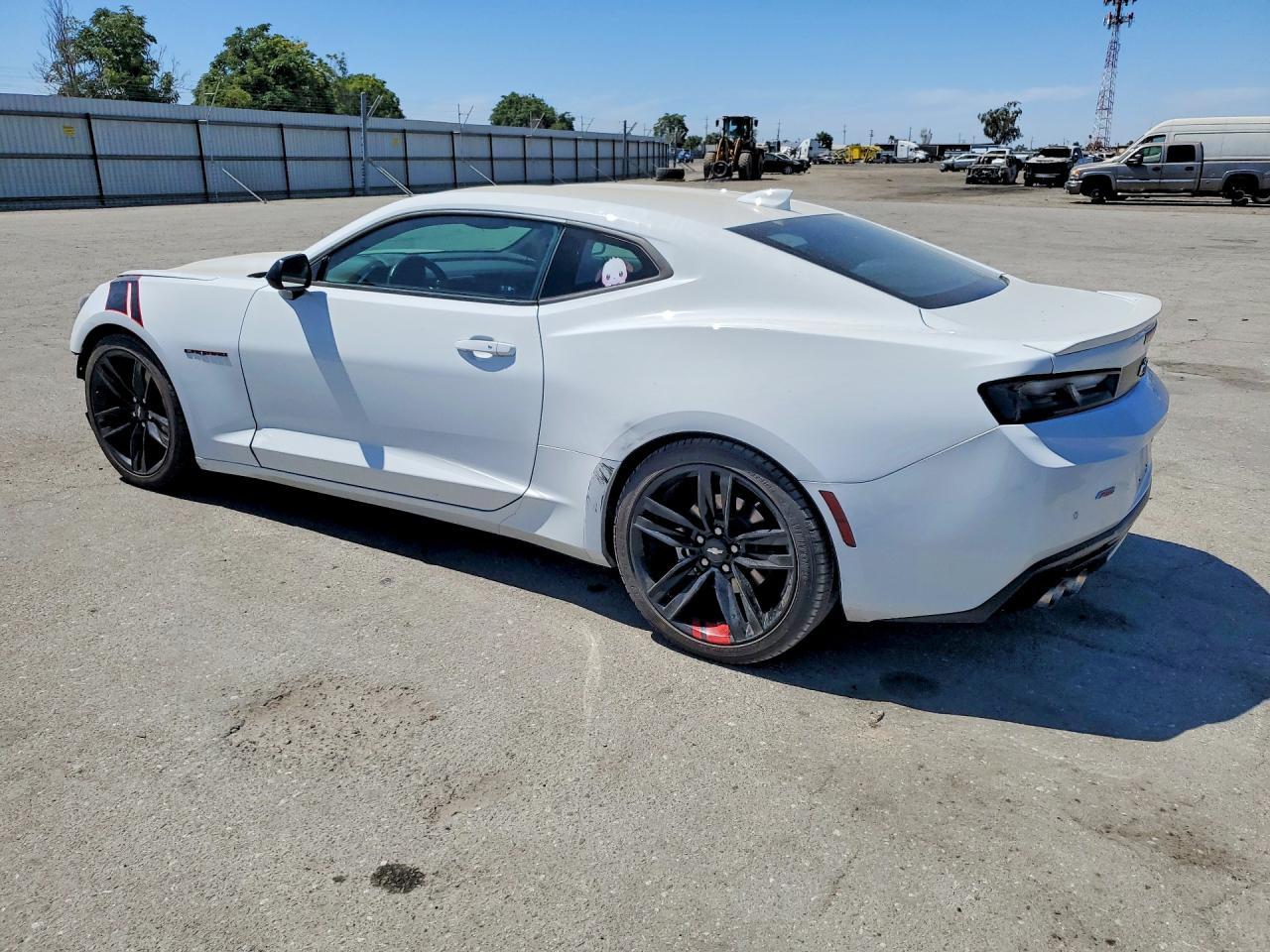 2017 Chevrolet Camaro Lt - Image 2