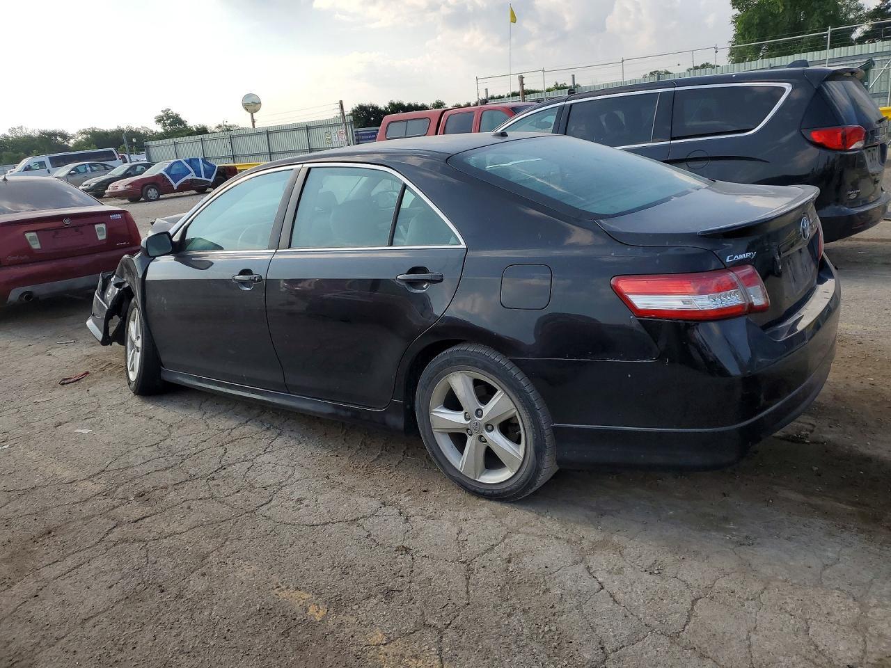 2011 Toyota Camry Se V6 - Image 2