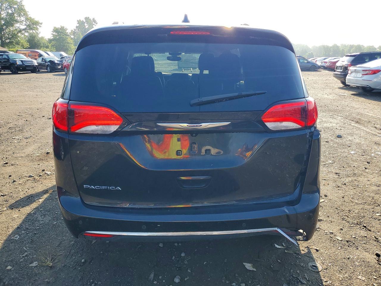 2019 Chrysler Pacifica Touring L - Image 6
