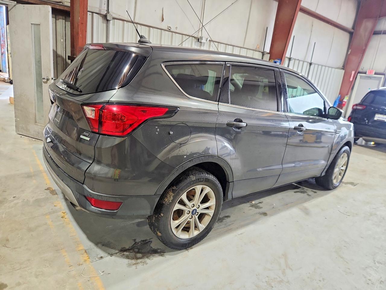 2019 Ford Escape Se - Фото 3