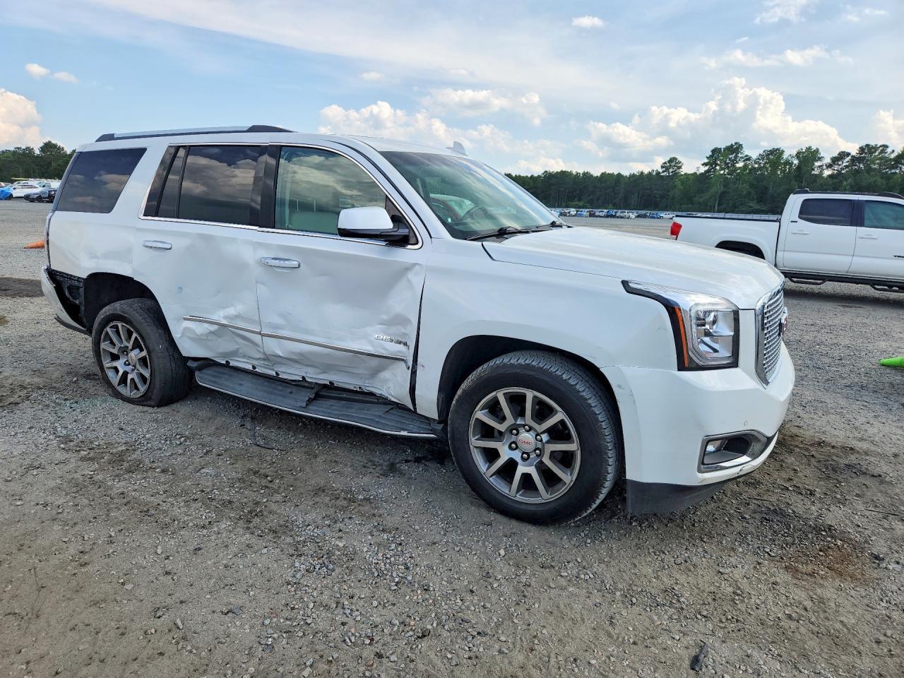 2017 GMC Yukon Denali - Фото 4