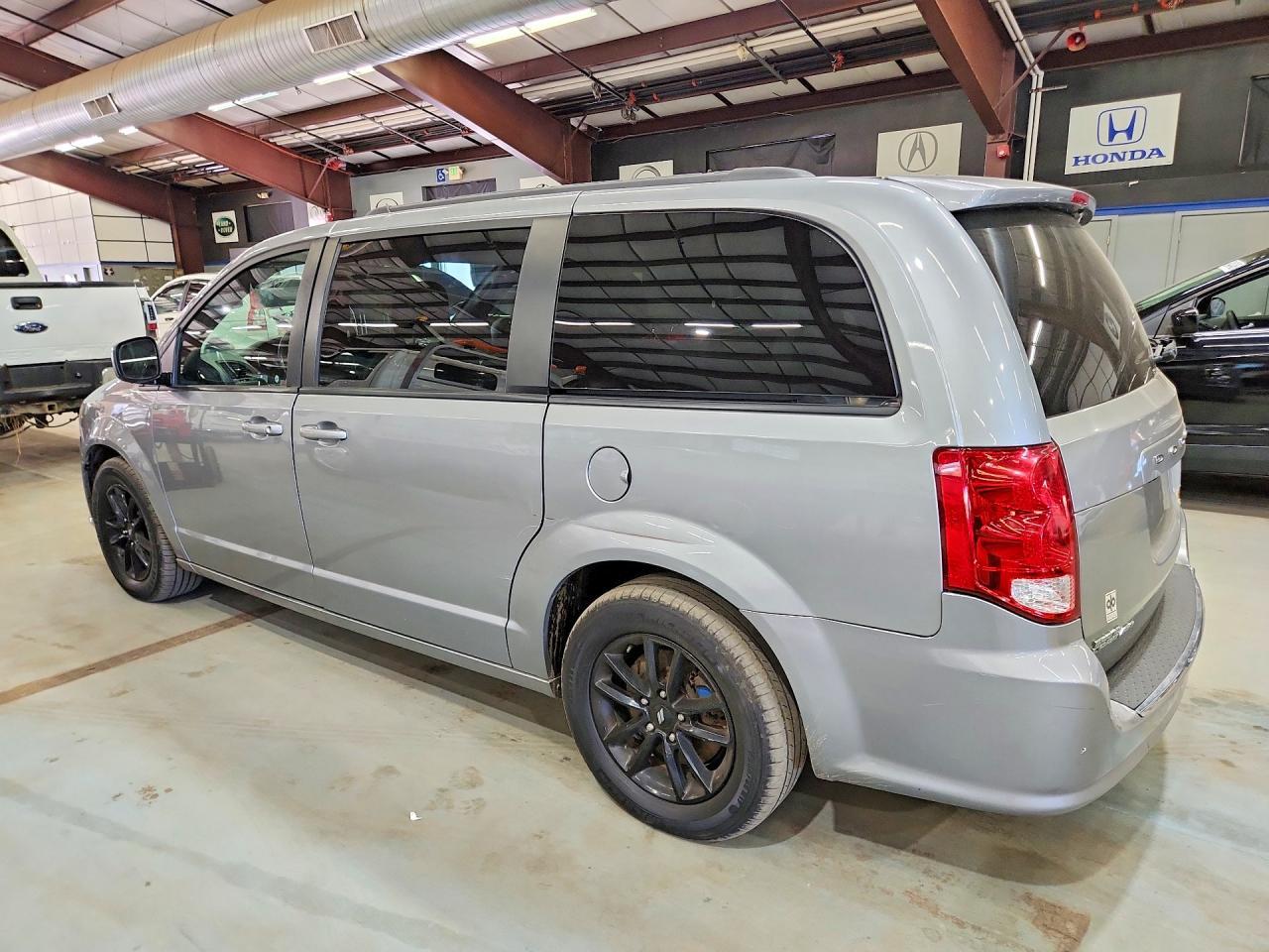 2019 Dodge Grand Caravan Gt - Image 2