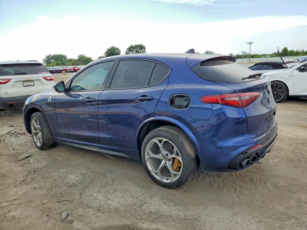 2018 Alfa Romeo Stelvio Quadrifoglio - Image 2