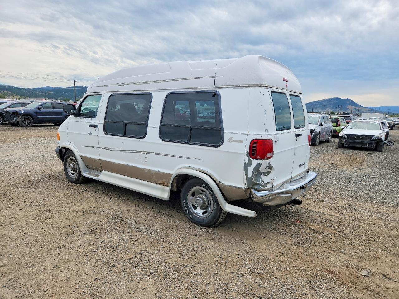 2001 Dodge Ram Van - Фото 2