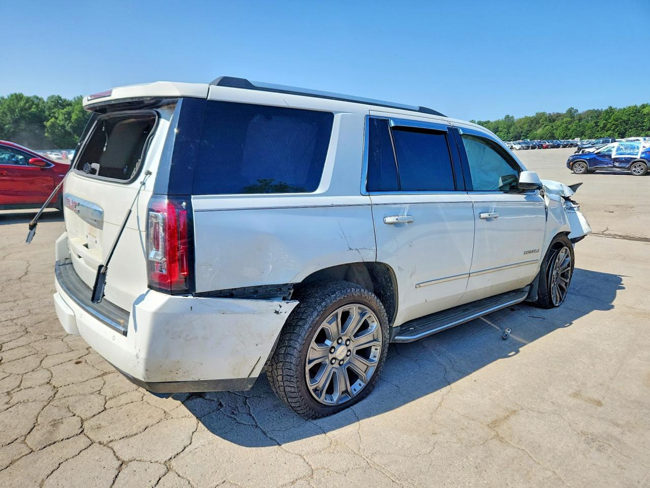 2016 GMC Yukon Denali - Фото 3