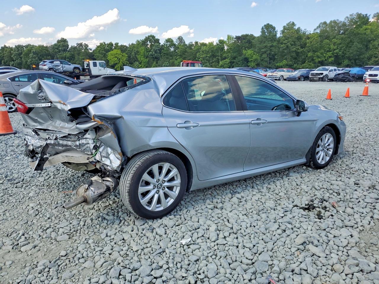 2019 Toyota Camry Le - Фото 3