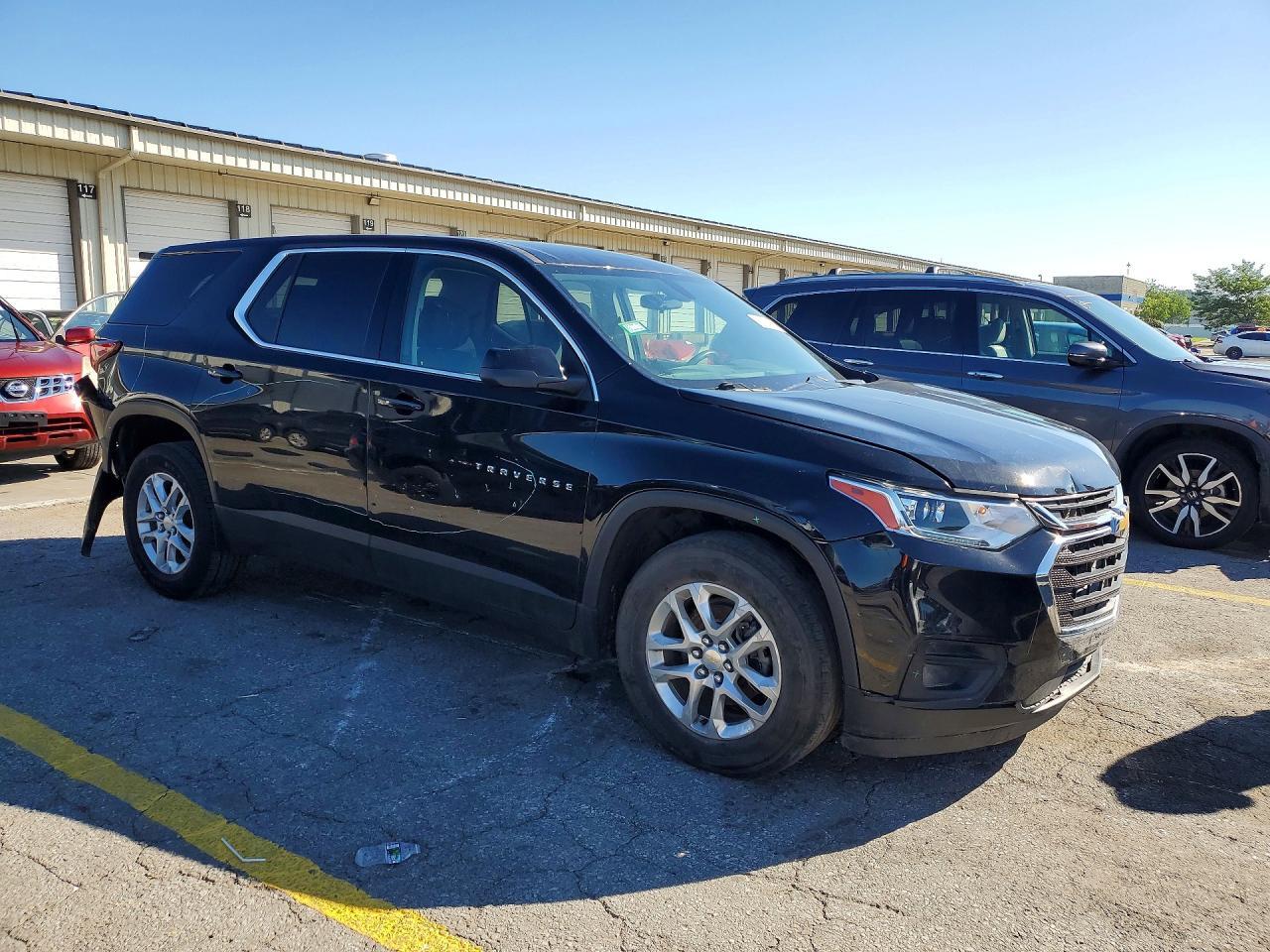2021 Chevrolet Traverse Ls - Фото 4