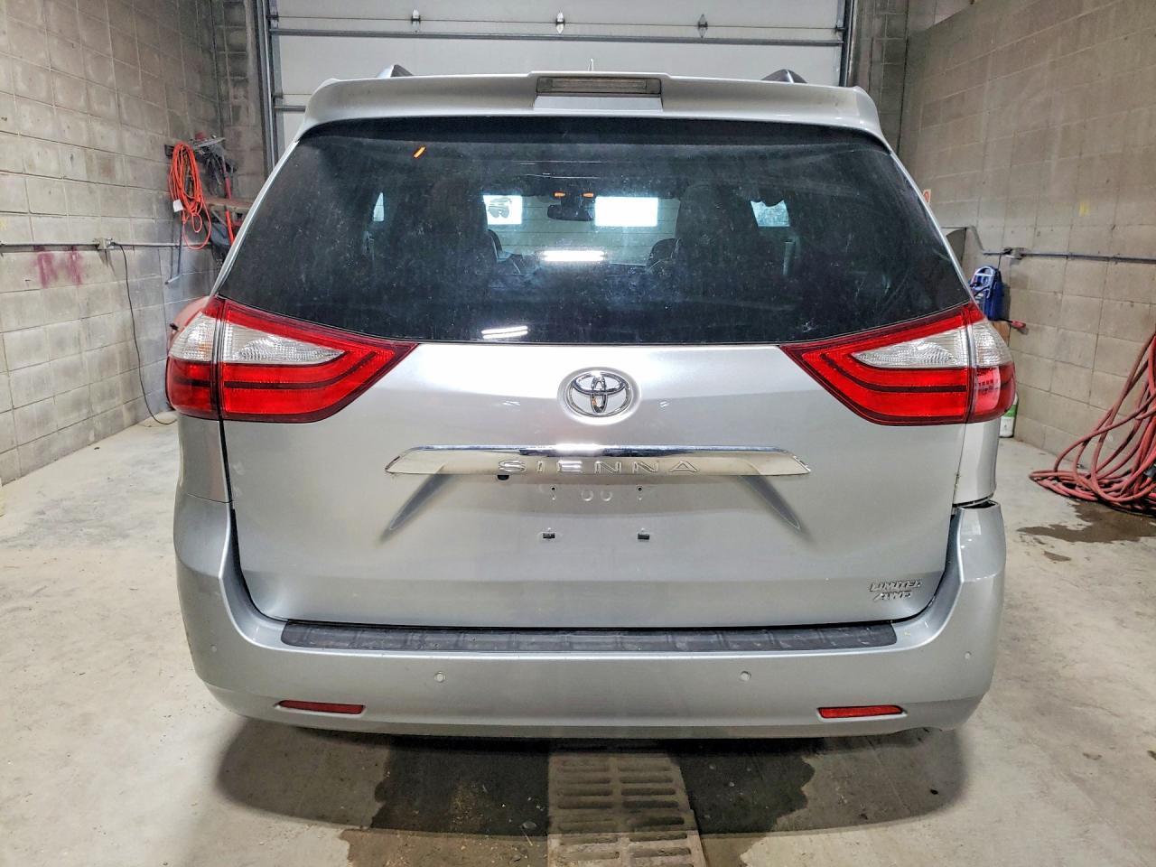 2019 Toyota Sienna Limited Premium 7-Passenger - Image 6