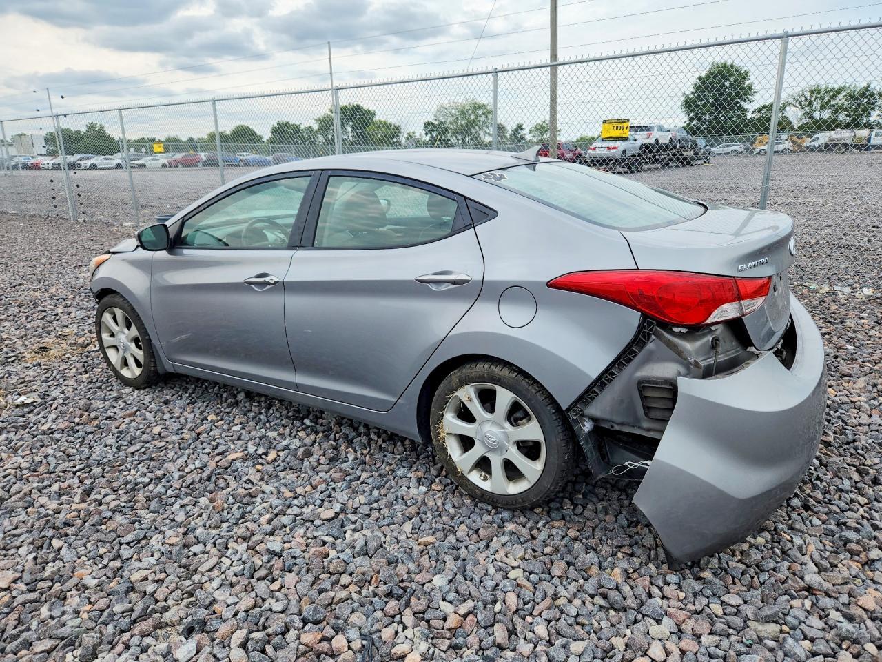 2013 Hyundai Elantra Limited - Image 2