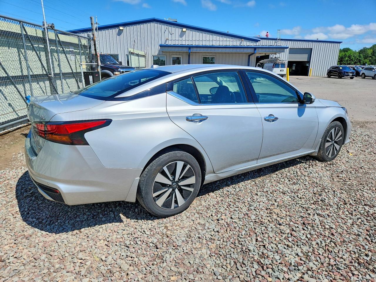 2021 Nissan Altima Sl - Фото 3