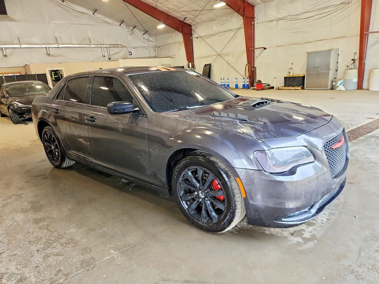 2016 Chrysler 300C - Фото 4