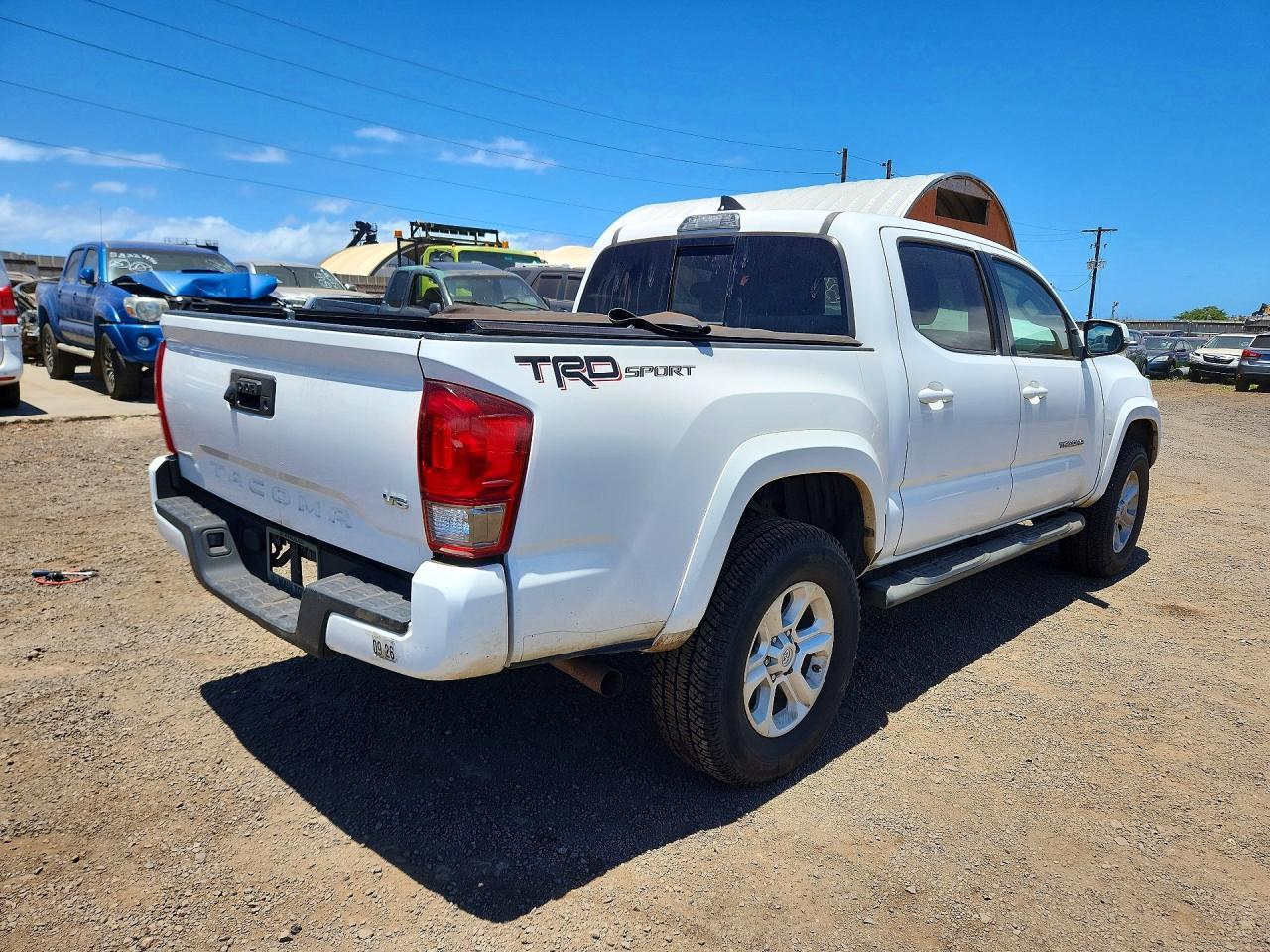 2017 Toyota Tacoma - Фото 3