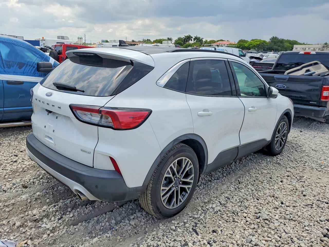 2020 Ford Escape Sel - Фото 3