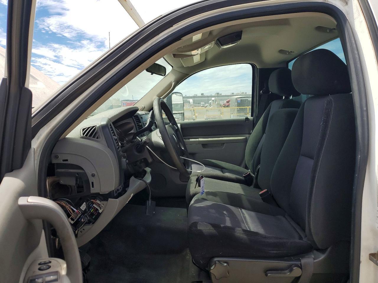 2010 GMC Sierra C2500 Heavy Duty - Image 7