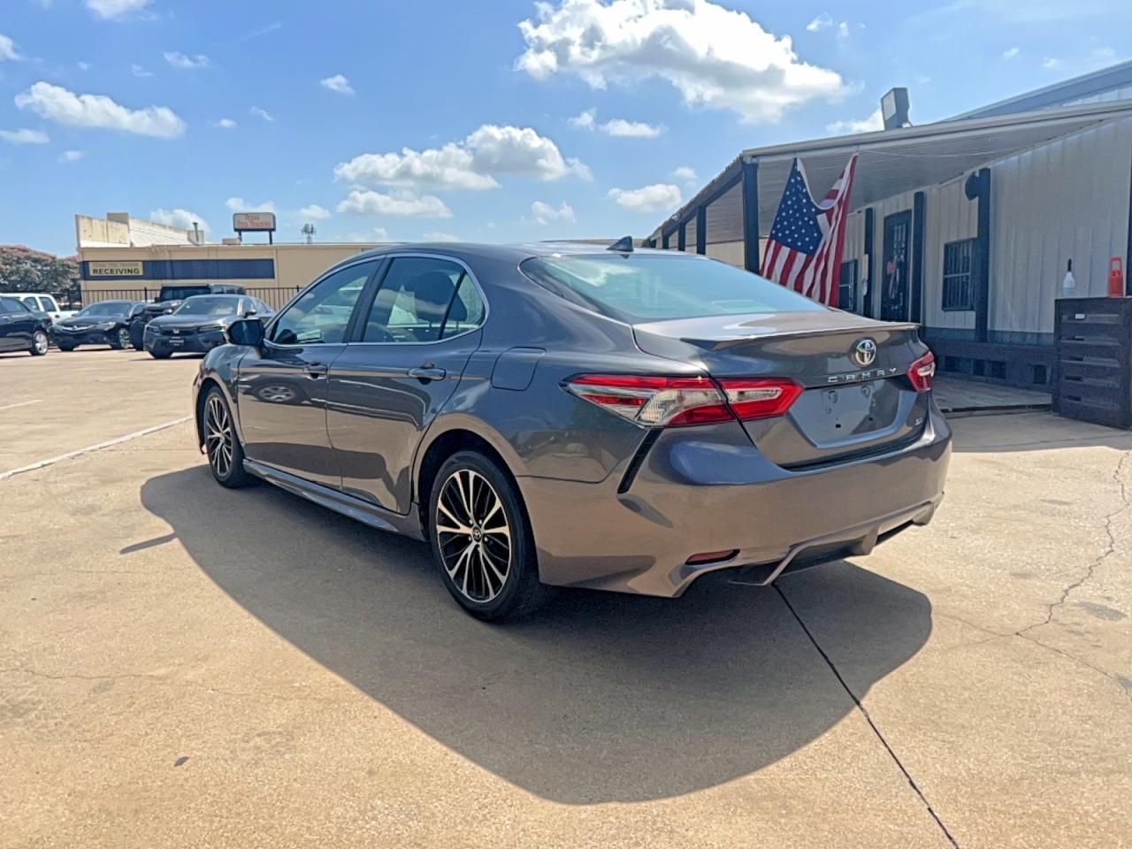 2019 Toyt Camry L - Фото 3