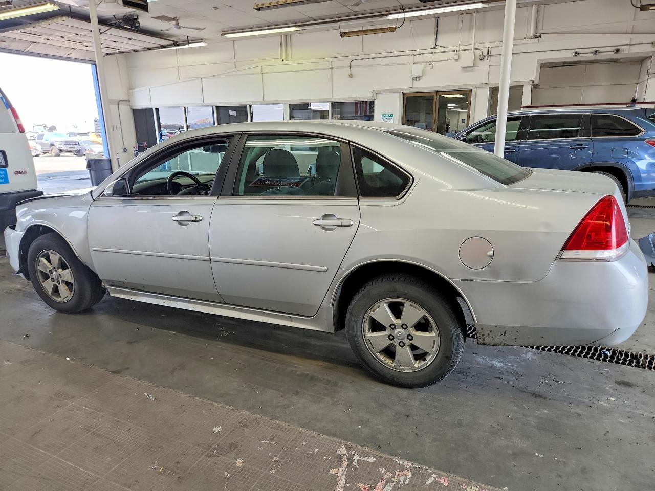 2010 Chevrolet Impala Lt - Image 2