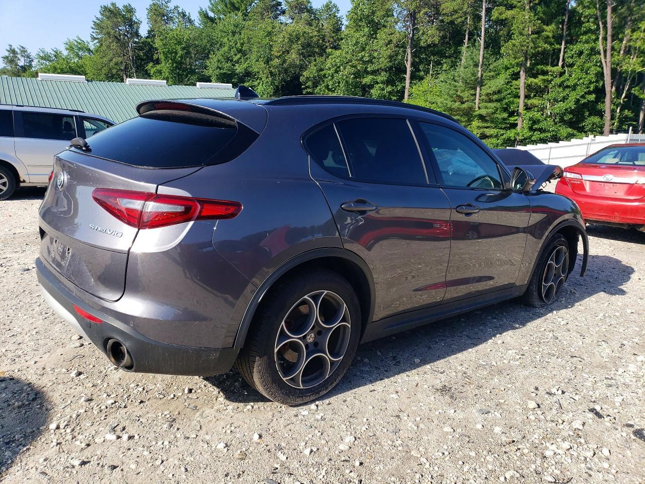 2018 Alfa Romeo Stelvio Sport - Image 3