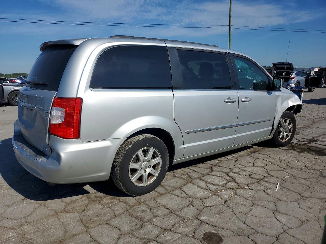 2012 Chrysler Town & Country Touring - Фото 3
