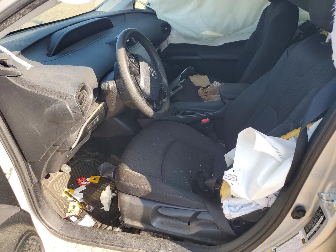 2020 Toyota Prius Le - Image 7