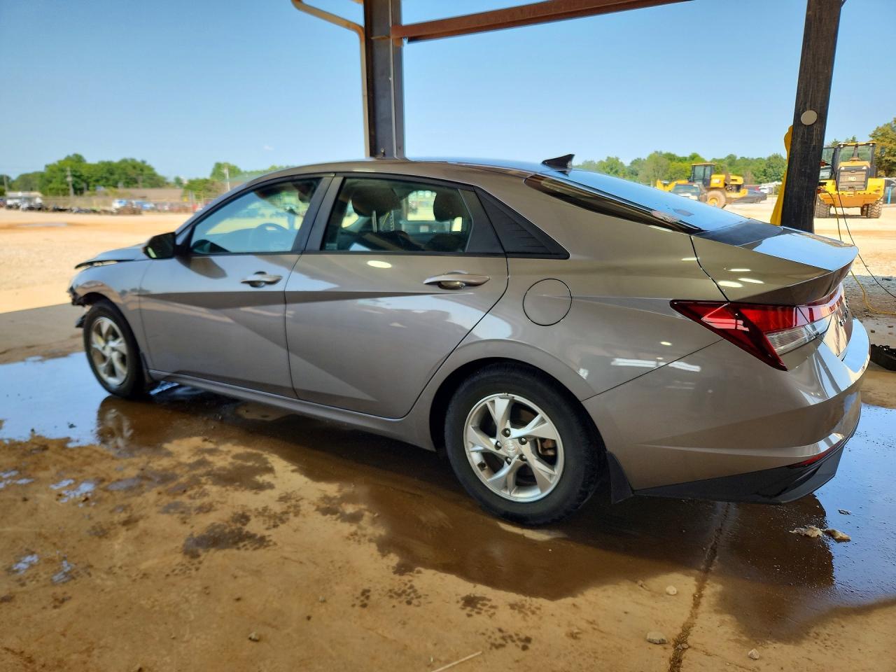 2022 Hyundai Elantra Se - Image 2