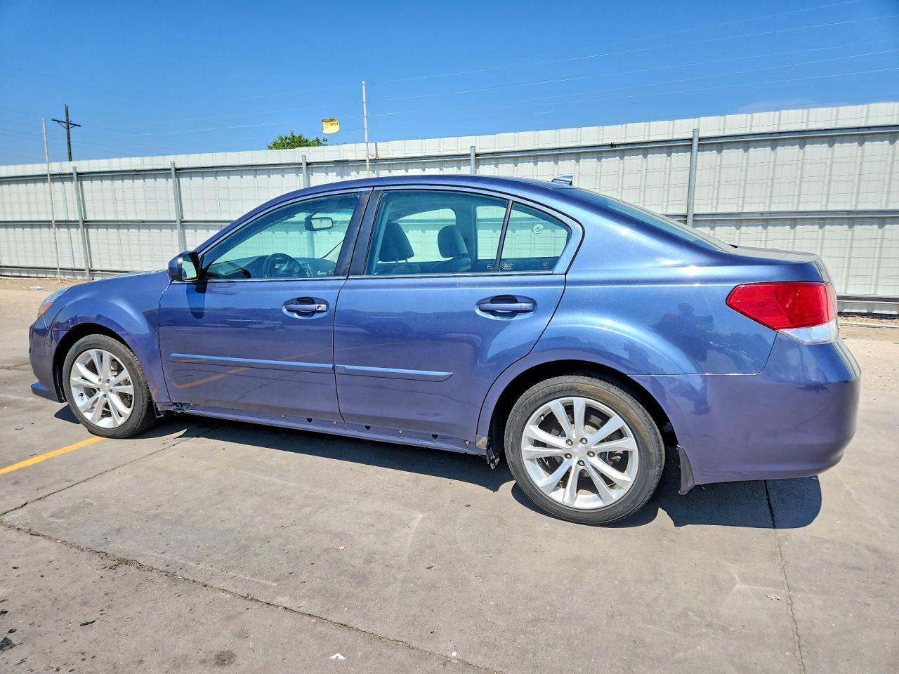 2013 Subaru Legacy 2.5I Limited - Фото 2