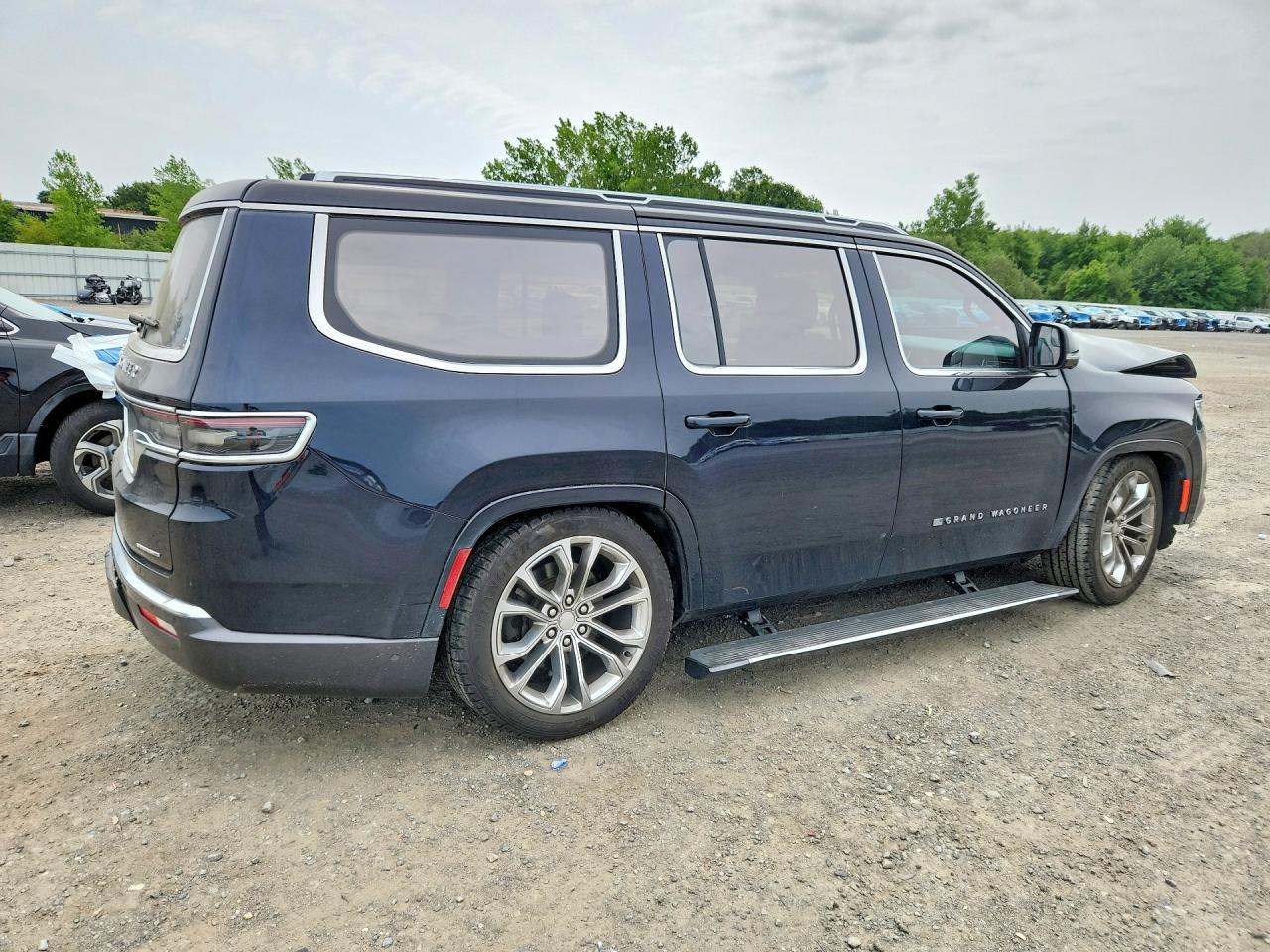 2022 Jeep Grand Wagoneer Series Ii - Image 3