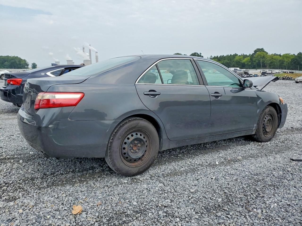 2009 Toyota Camry Le - Фото 3