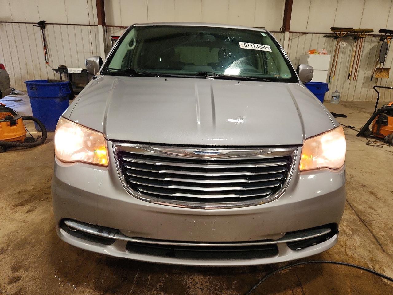 2014 Chrysler Town & Country Touring - Фото 5
