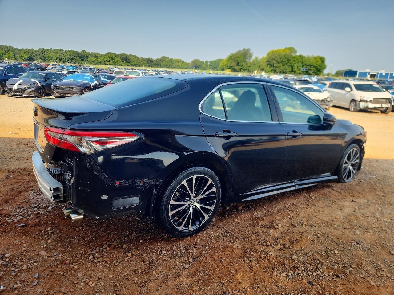 2018 Toyota Camry Se - Image 3