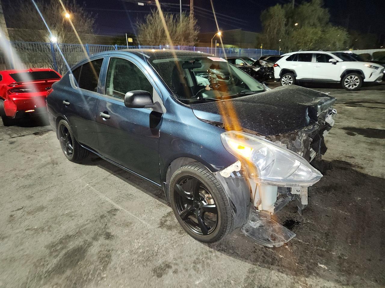 2015 Nissan Versa 1.6 S - Image 4