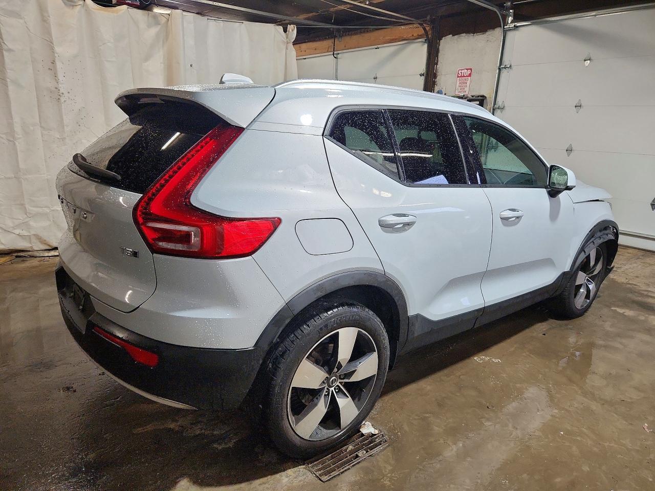 2020 Volvo Xc40 T5 Momentum - Фото 3
