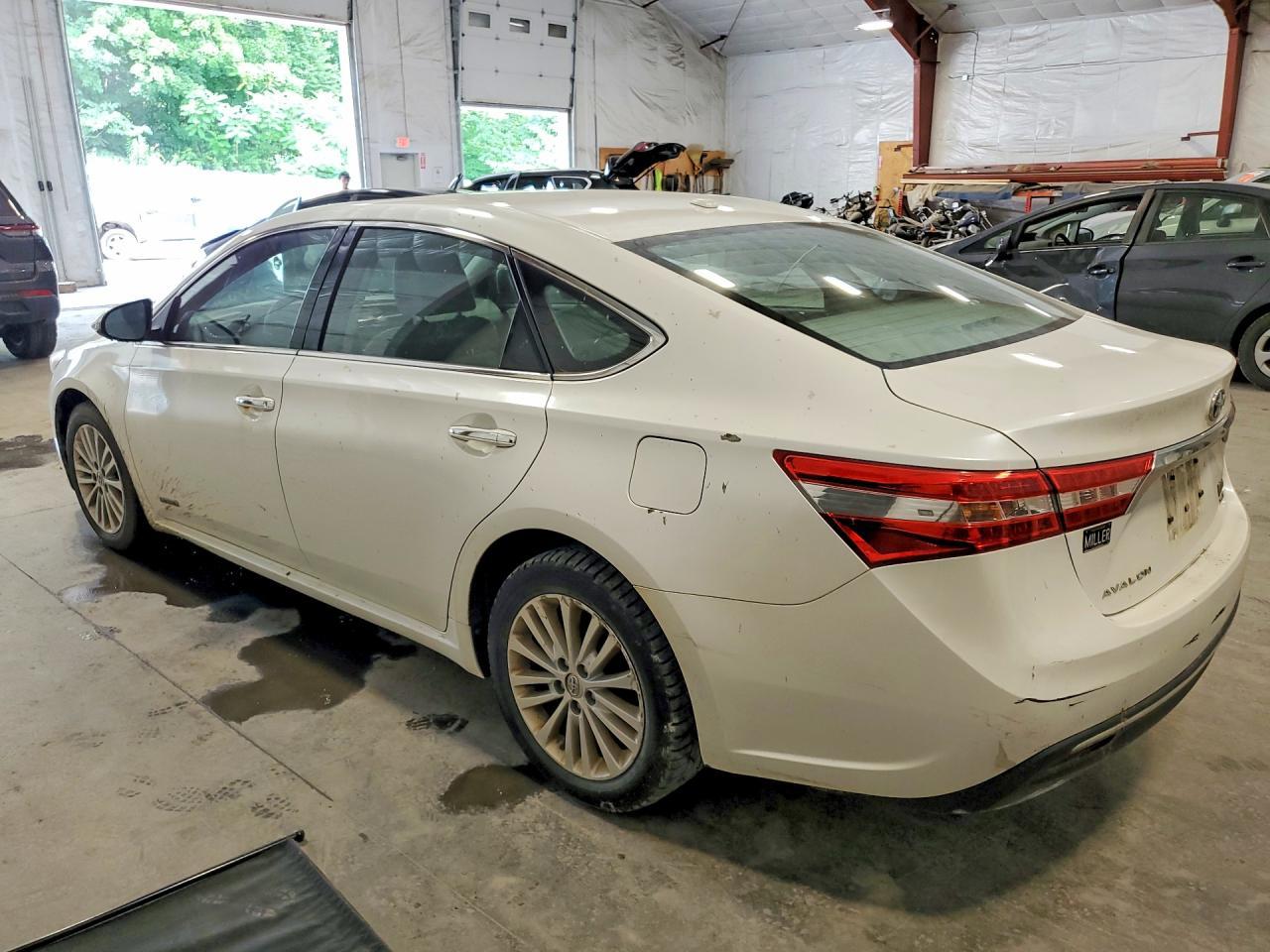 2013 Toyota Avalon Hybrid Xle Touring - Image 2