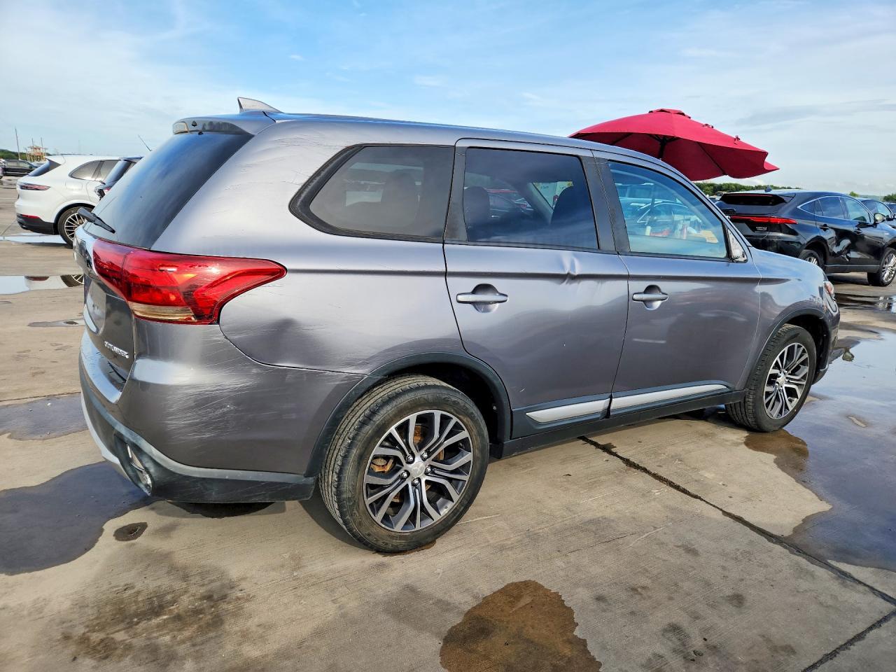 2018 Mitsubishi Outlander Es - Image 3