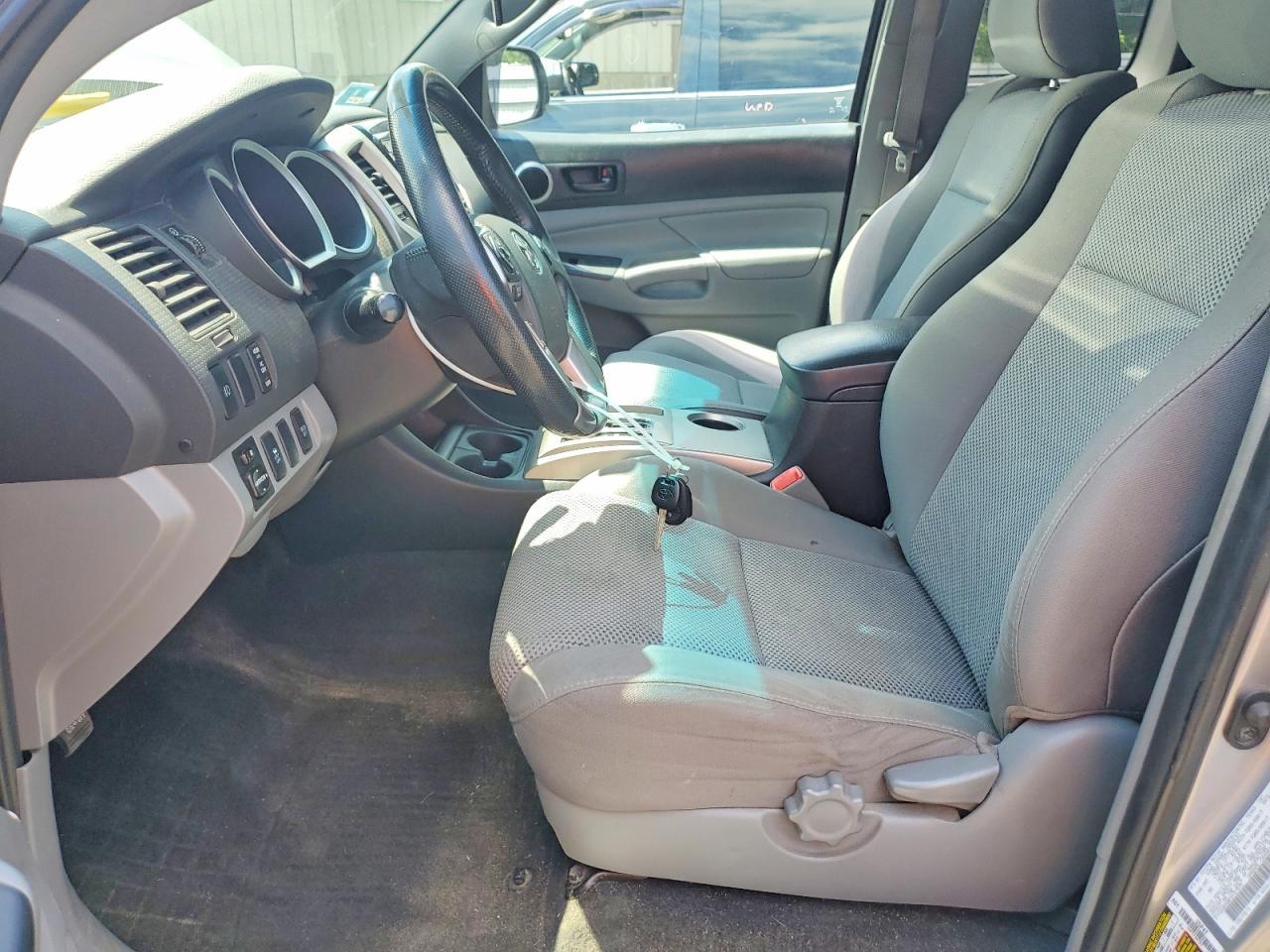 2015 Toyota Tacoma V6 - Image 7