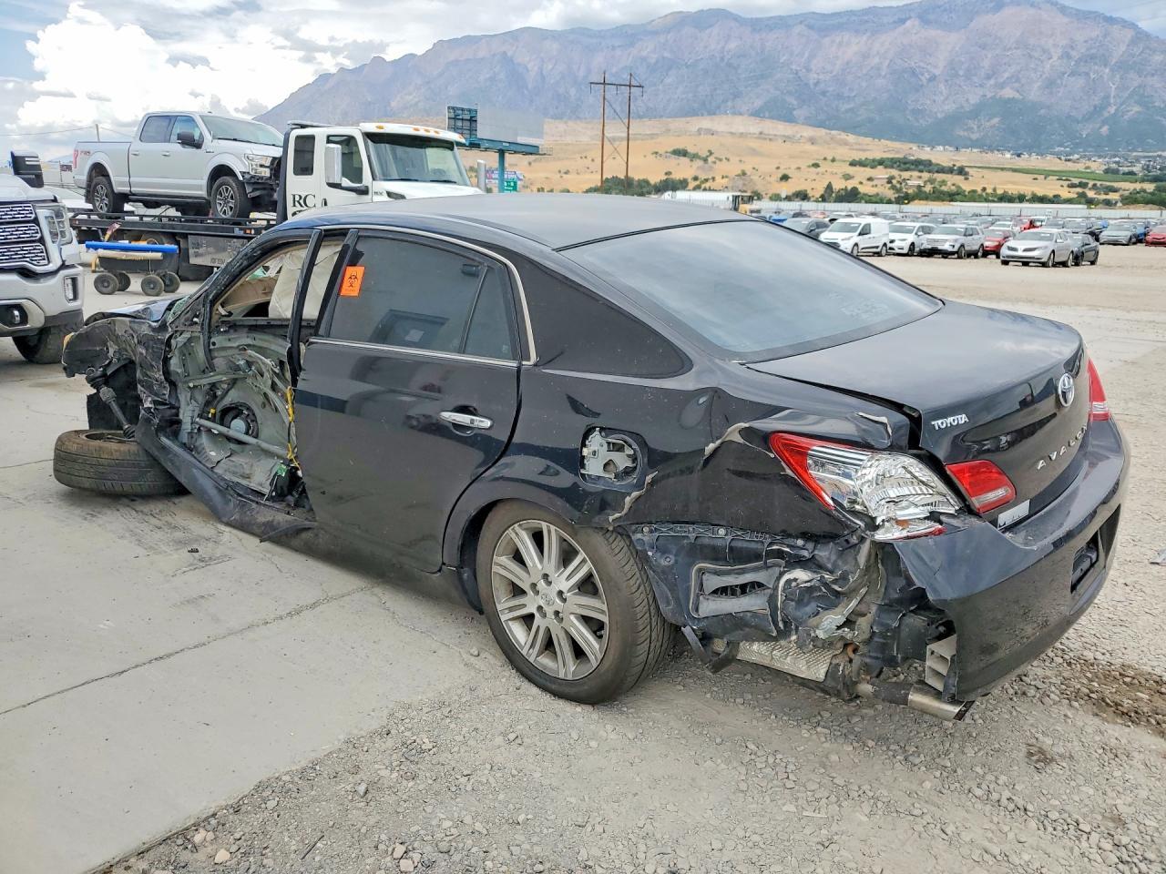 2008 Toyota Avalon Limited - Image 2