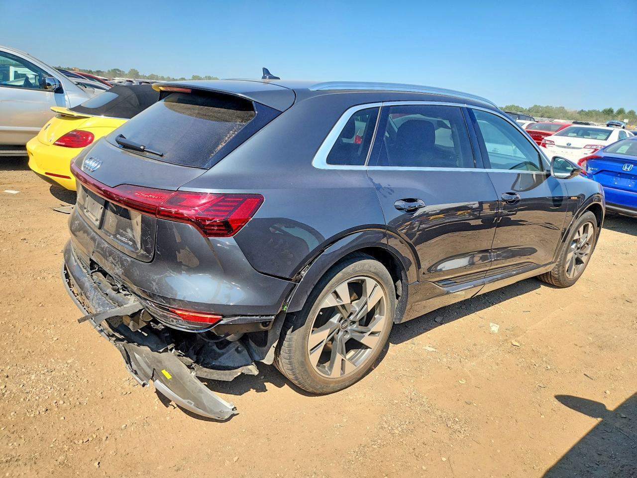 2021 Audi E-Tron Premium - Image 3