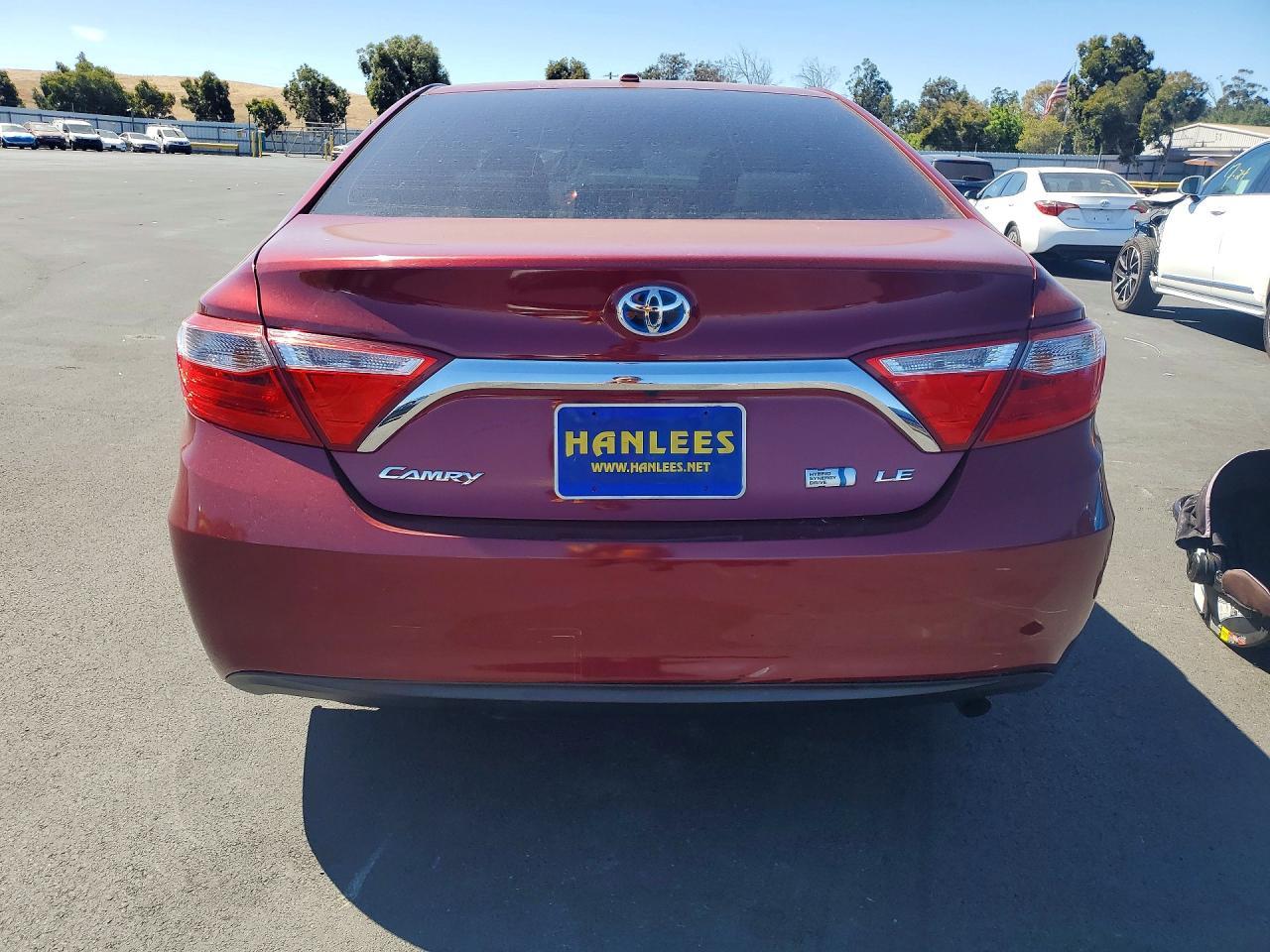 2016 Toyota Camry Hybrid Le - Image 6