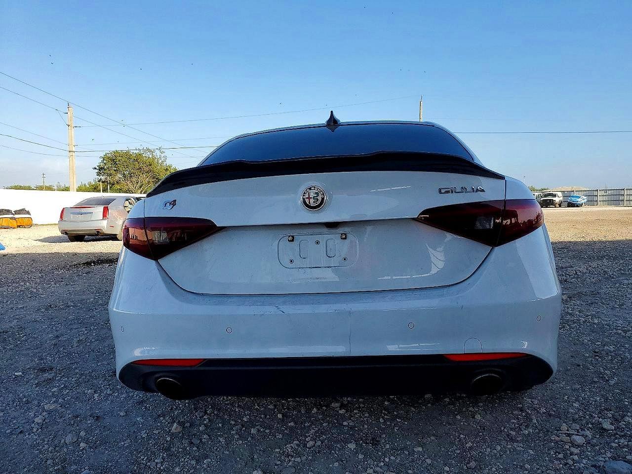 2018 Alfa Romeo Giulia Q4 - Image 6