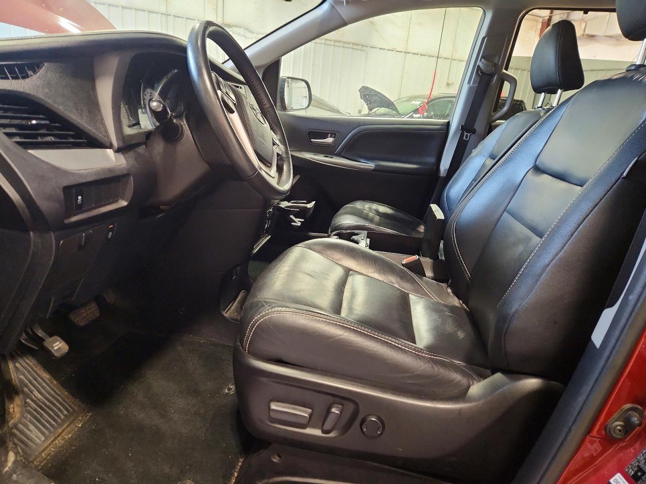 2018 Toyota Sienna Se Premium 8-Passenger - Image 7