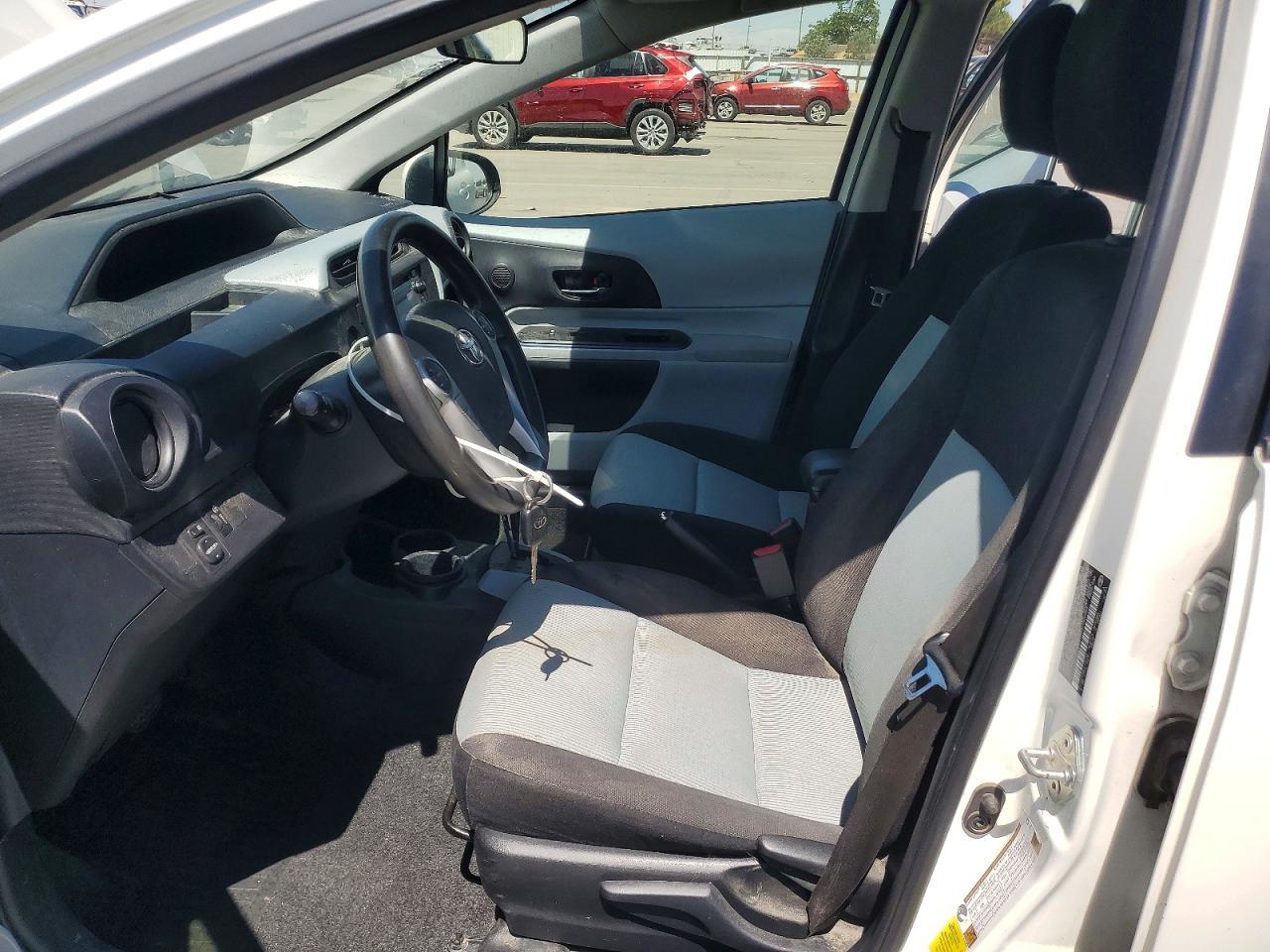 2012 Toyota Prius C Two - Фото 7