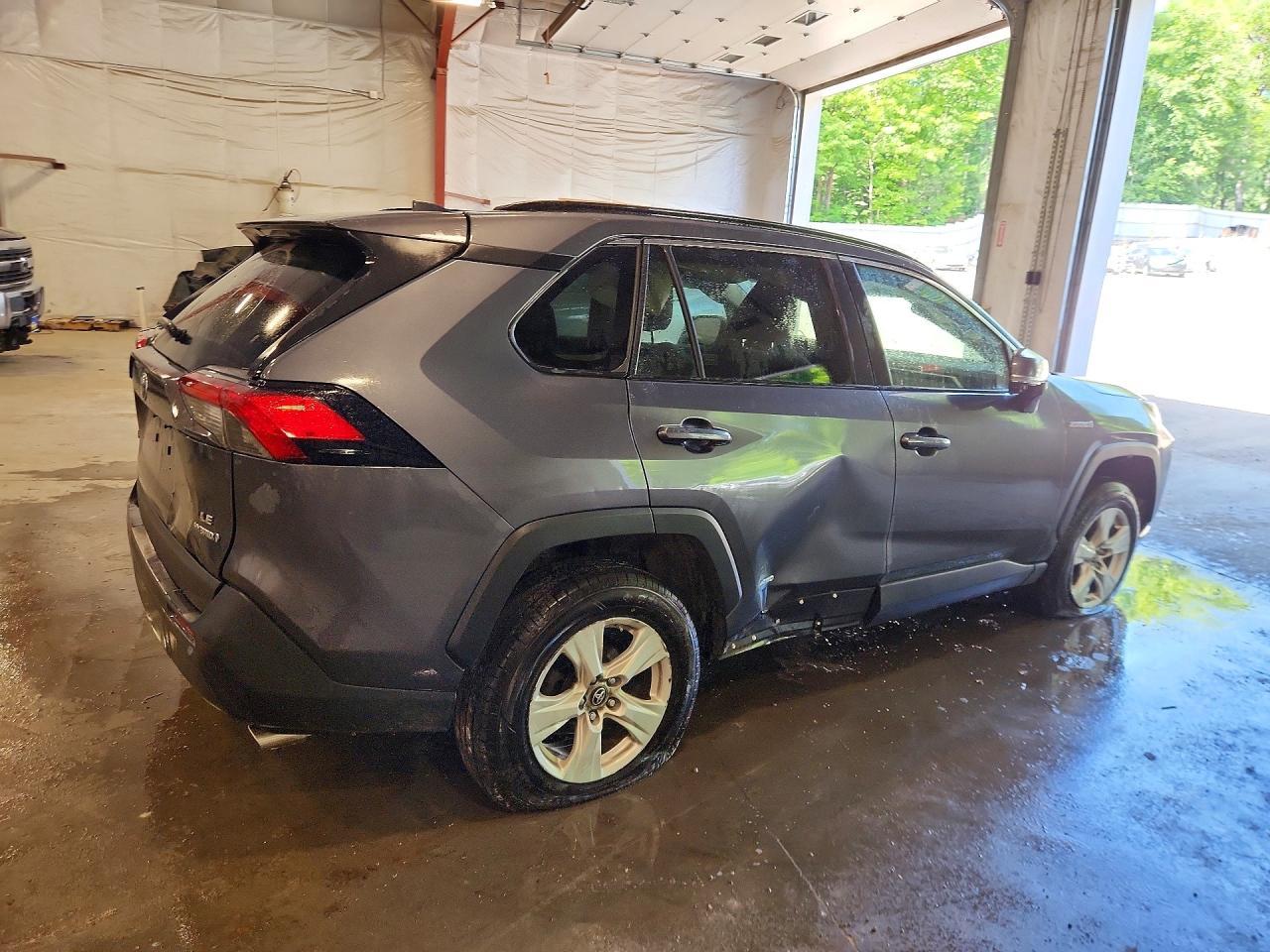 2020 Toyota Rav4 Le - Image 3