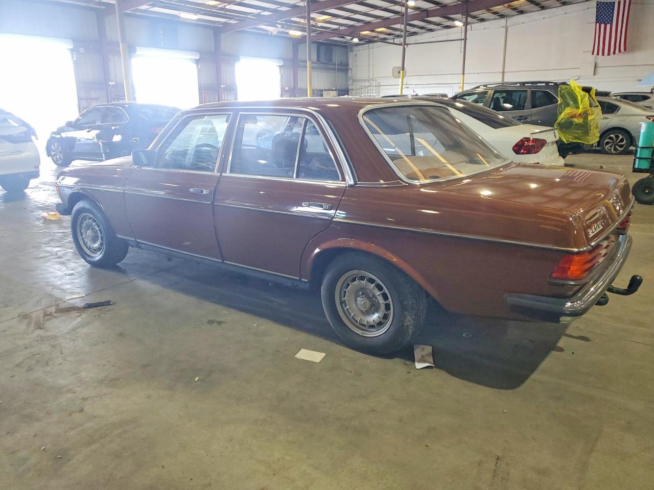 1984 Mercedes 240D - Фото 2